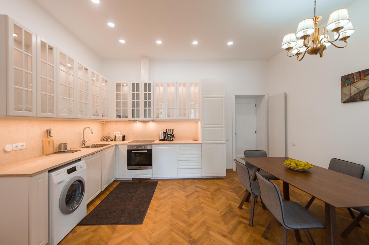 Casa Mandl Lägenhet Braşov Exteriör bild