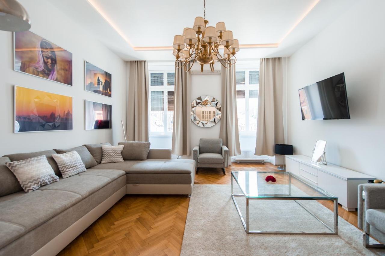 Casa Mandl Lägenhet Braşov Exteriör bild