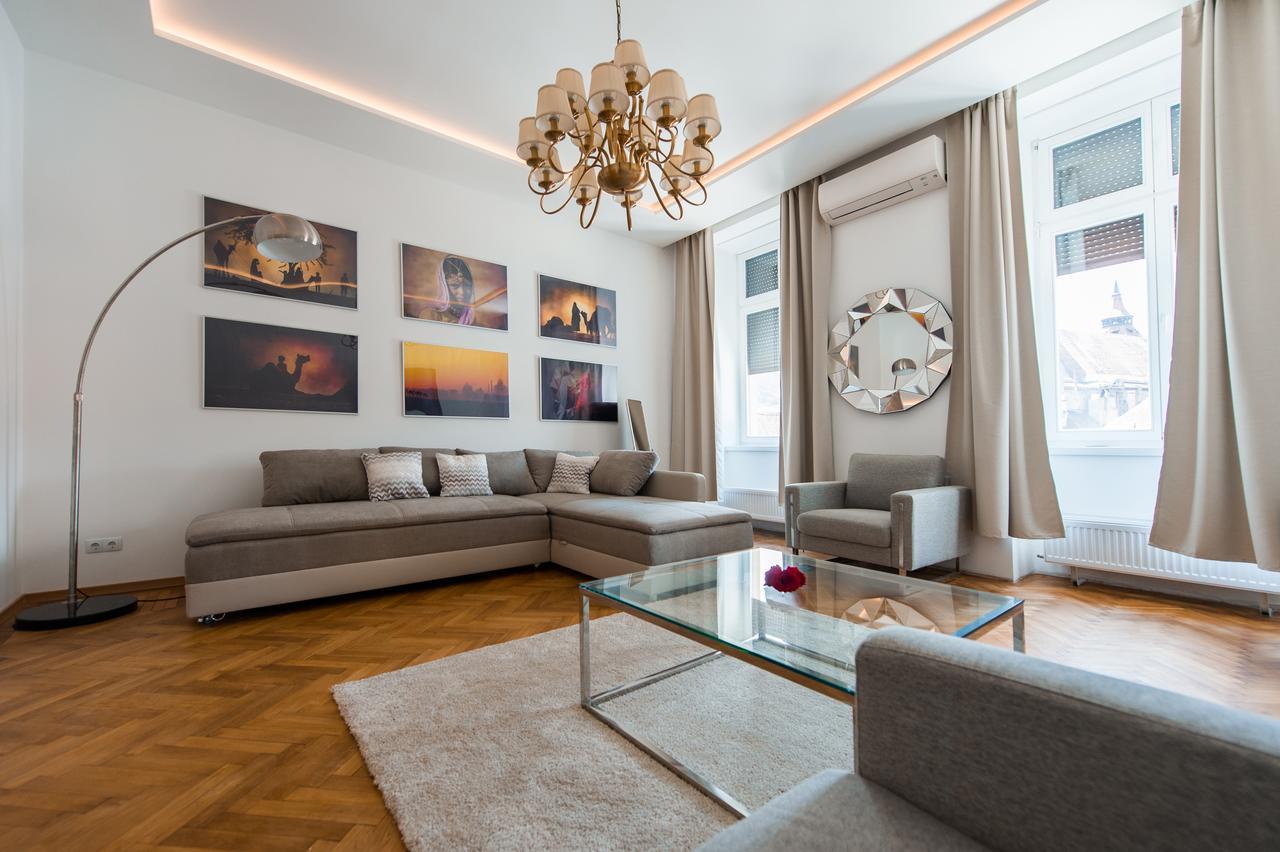 Casa Mandl Lägenhet Braşov Exteriör bild