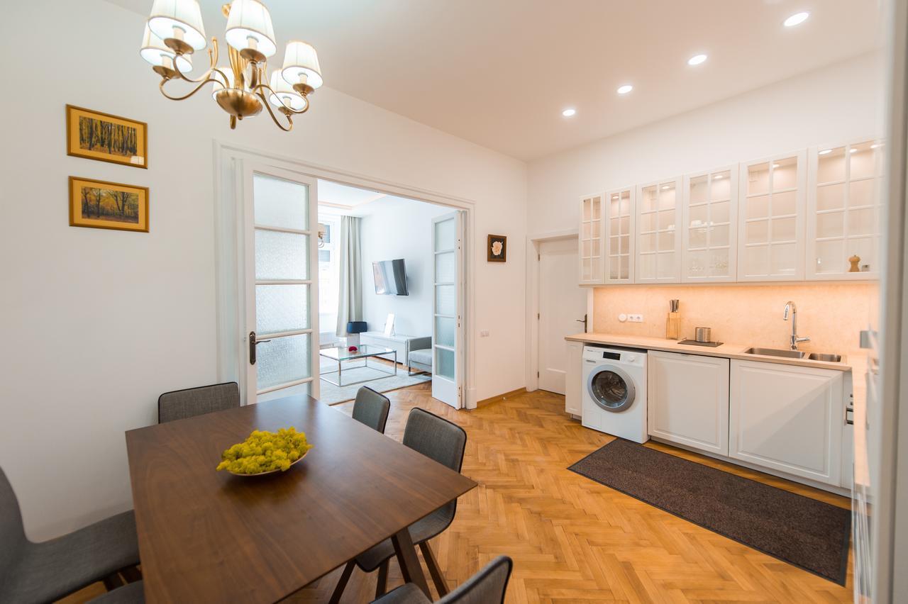 Casa Mandl Lägenhet Braşov Exteriör bild